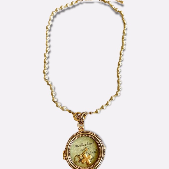 Shadowbox Floating Charm Memory Pendant Locket Pearl Strand Necklace - Picture 6 of 6